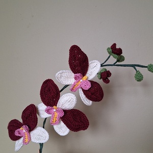 Horgolt orchidea kaspóban - bordó / fehér - otthon & életmód - dekoráció - dísztárgy - Meska.hu