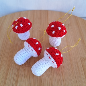 Horgolt gomba karácsonyfadísz  4 db-os szett - karácsony - karácsonyi lakásdekoráció - karácsonyfadíszek - Meska.hu