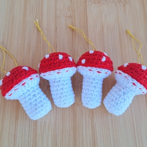 Horgolt gomba karácsonyfadísz  4 db-os szett - karácsony - karácsonyi lakásdekoráció - karácsonyfadíszek - Meska.hu