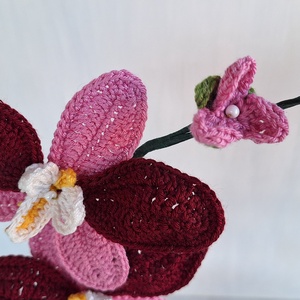 Horgolt orchidea kaspóban - bordó / rózsaszín - otthon & életmód - dekoráció - dísztárgy - Meska.hu