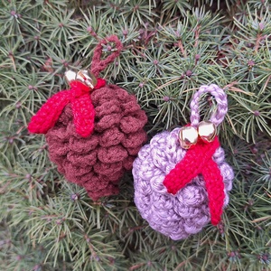 Horgolt toboz karácsonyfadísz csengettyűvel - 2 db-os szett - Meska.hu