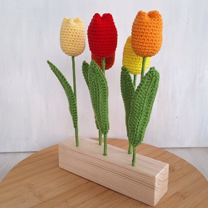 Horgolt tulipános asztali dísz - otthon & életmód - dekoráció - asztal és polc dekoráció - asztaldísz - Meska.hu