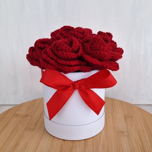 Rózsa doboz horgolt vörös rózsákkal, Otthon & Életmód, Dekoráció, Virágdísz és tartó, Virágbox, Virágok, Horgolás, MESKA