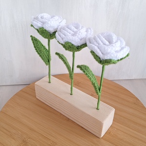Horgolt fehér rózsás asztali dísz - otthon & életmód - dekoráció - Meska.hu