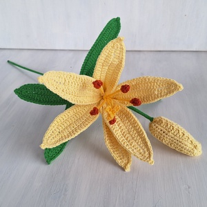 Horgolt liliom - otthon & életmód - virágdekoráció - virágok - szálas virág - Meska.hu