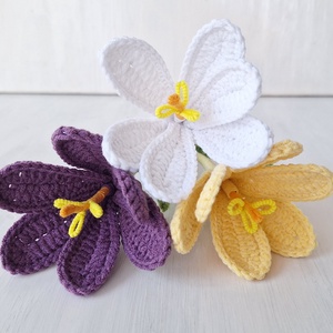 Horgolt krókusz csokor - otthon & életmód - virágdekoráció - virágok - szálas virág - Meska.hu