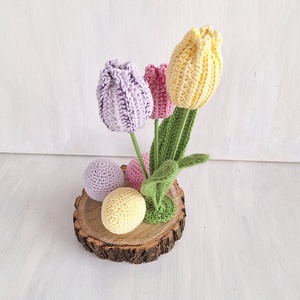 Horgolt tulipános húsvéti dekoráció akácfa talpon - ünnepi díszek, dekorációk - húsvéti díszek és dekorációk - húsvéti asztaldíszek - Meska.hu