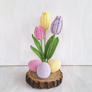 Horgolt tulipános húsvéti dekoráció akácfa talpon - Meska.hu