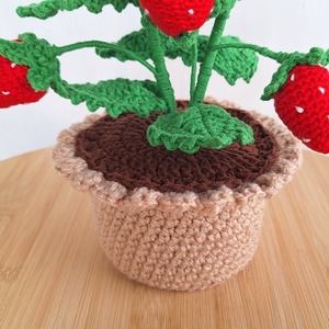 Horgolt eper cserépben - otthon & életmód - dekoráció - dísztárgy - Meska.hu