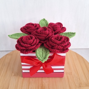 Rózsa doboz horgolt vörös rózsákkal, Otthon & Életmód, Virágdekoráció, Virágok, Virágbox, Horgolás, MESKA