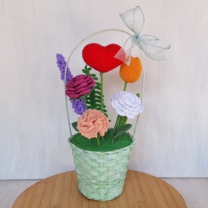 Anyák napi horgolt virágkosár szívvel � örök csokor szeretettel - Meska.hu