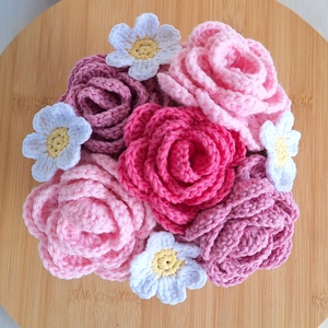 Rózsabox- Virágdoboz horgolt rózsákkal és margarétákkal - otthon & életmód - virágdekoráció - virágok - virágbox - Meska.hu