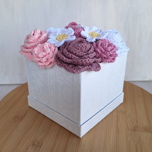 Romantikus rózsabox � horgolt virágokkal - otthon & életmód - virágdekoráció - virágok - virágbox - Meska.hu