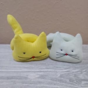 Cica gyerekjáték, Otthon & Életmód, Babaszoba, gyerekszoba, Gyerek díszpárna, Varrás, MESKA