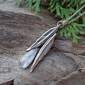 Ezüst medál Ag925/1000  Holdkő (Rainbow Moonstone) - ékszer - nyaklánc - medál - Meska.hu