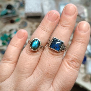 Ezüst Gyűrű Ag925/1000 Labradorit rendelés, Ékszer, Gyűrű, Statement gyűrű, Ékszerkészítés, Ötvös, Ezüstékszereimet hagyományos ötvös technikával, keményforrasztással, kézzel, készítem.

ˇÁsvány : L..., MESKA