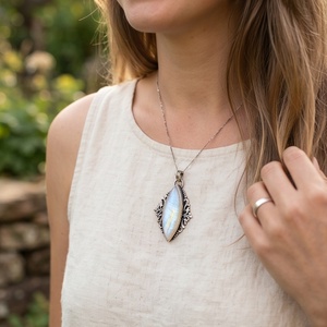 Ezüst medál Ag925/1000  Holdkő (Rainbow Moonstone) - ékszer - nyaklánc - medál - Meska.hu