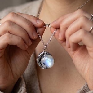 Ezüst medál Ag925/1000  Holdkő (Rainbow Moonstone) - ékszer - nyaklánc - medál - Meska.hu