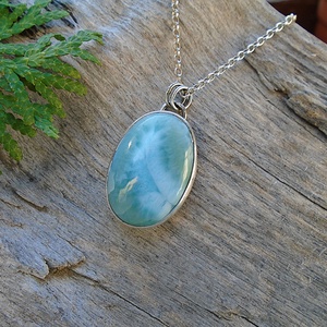 Ezüst  medál Ag925/1000 Larimar, Ékszer, Nyaklánc, Medál, Ékszerkészítés, Ötvös, Larimar ezüstbe foglalva.

A medál Ag 925 /1000 ezüstből készült klasszikus ötvös technikával.

Med..., MESKA