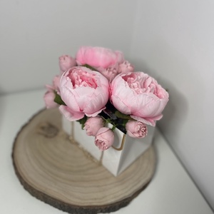 Virág-ládika választható virágokkal és díszzacskóval (Szülőköszöntőre, Nőnapra, Anyák napjára, Valentin napra) - otthon & életmód - virágdekoráció - virágok - virágbox - Meska.hu