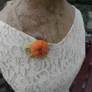 Tököcske bross -  gyapjúból -  - Meska.hu