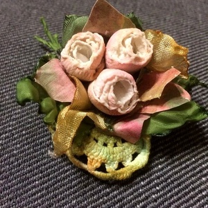 AKCIÓ!!!! Romantikus kis rózsacsokor csipkével-bross - ékszer - kitűző és bross - Meska.hu