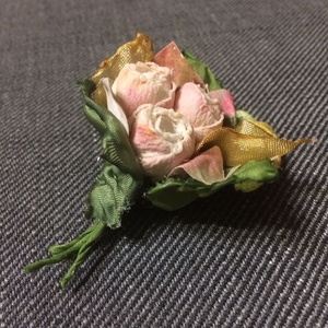 AKCIÓ!!!! Romantikus kis rózsacsokor csipkével-bross - ékszer - kitűző és bross - Meska.hu