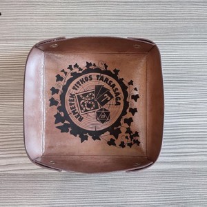 Remeték Titkos Társasága logóval ellátott kockadobó tálca, Játék & Sport, Táblajáték és Kártyajáték, Társasjátékok, Dobókocka, , MESKA