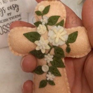 Kereszt, filc virágokkal-Bibliai igés zsákban-FAITH-barack - otthon & életmód - vallás - kereszt - Meska.hu