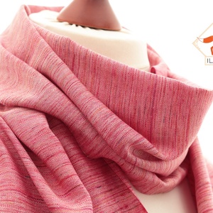 Kézzel festett hernyóselyem, gyöngyös rojttal díszített kézi szőttes sál. (62) - ruha & divat - sál, sapka, kendő - sál - Meska.hu