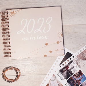 Scrapbook / emlékkönyv / napló bézs színű 2023-as borítómintával, Otthon & Életmód, Papír, írószer, Jegyzetfüzet & Napló, Fotó, grafika, rajz, illusztráció, Papírművészet, MESKA