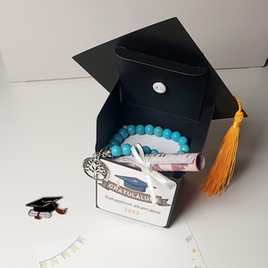 Ballagási ajándékozó doboz - ballagó kalapos AJÁNDÉK kitűzővel(diplomaosztó ajándék, ballagási ajándék, pénzátadó doboz) - otthon & életmód - papír, írószer - ajándékozás kellékei - pénzátadó doboz - Meska.hu