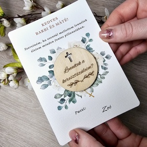 Köralakú  - Fehér rózsás keresztszülő felkérő - gravírozott hűtőmágnessel  - ajándék borítékkal , Otthon & Életmód, Papír, írószer, Ajándékozás kellékei, Meghívó, Fotó, grafika, rajz, illusztráció, Papírművészet, MESKA