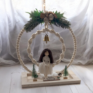 Egyedi karácsonyi asztaldísz makramé babával  fehér-arany ünnepi hangulatban - karácsony - adventi díszek - adventi asztaldísz - Meska.hu