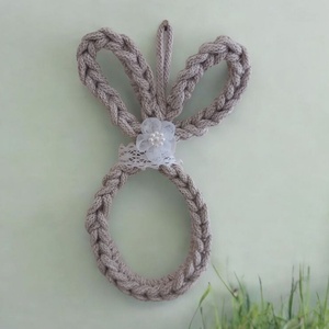 Horgolt Húsvéti Nyuszi - Makramé Fonalból, Virággal és Csipkével  - otthon & életmód - dekoráció - fali és függő dekoráció - falra akasztható dekor - Meska.hu