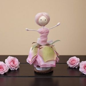Romantikus rózsaszoknyás lány  egyedi kézműves polcdísz (14 cm) - otthon & életmód - dekoráció - asztal és polc dekoráció - asztaldísz - Meska.hu