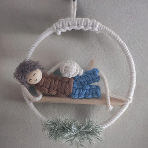 Fiús labdás falidísz  nyári hangulatban, makramé fonallal - otthon & életmód - dekoráció - fali és függő dekoráció - falra akasztható dekor - Meska.hu