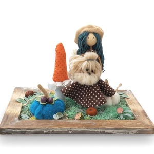 Őszi asztaldísz pöttyös ruhás lánnyal és kutyusával  gombával, tökökkel, rusztikus tálban - otthon & életmód - dekoráció - asztal és polc dekoráció - asztaldísz - Meska.hu