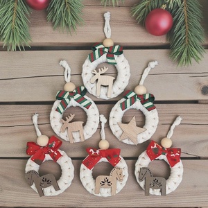 Makramé karácsonyfadísz szett  fehér, fa karikán, piros vagy zöld szalaggal - Meska.hu