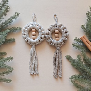 Makramé függő dísz pár  csillogó bézs, ekrü - karácsony - karácsonyi lakásdekoráció - karácsonyfadíszek - Meska.hu