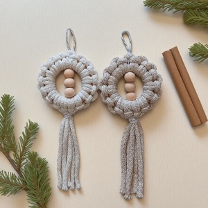 Makramé függő dísz pár  csillogó bézs, ekrü - karácsony - karácsonyi lakásdekoráció - karácsonyfadíszek - Meska.hu