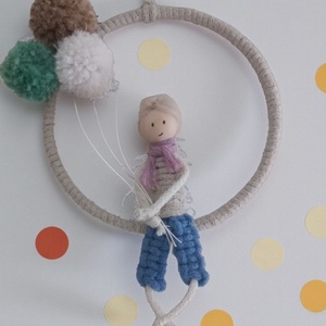  Makramé kisfiú fonott karikán  lufis dekoráció (személyre szabható színekben) - otthon & életmód - dekoráció - fali és függő dekoráció - falra akasztható dekor - Meska.hu