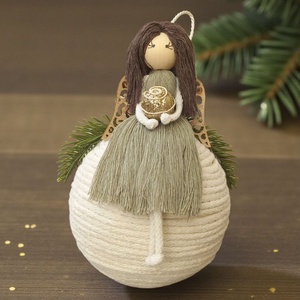 Makramé angyal karácsonyfadísz  fenyővel, fa szárnyakkal és ünnepi masnival - karácsony - karácsonyi lakásdekoráció - karácsonyfadíszek - Meska.hu