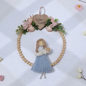 Makramé babaváró ajándék  személyre szabható figura babával, Isten hozott felirattal, barack virágokkal díszítve - otthon & életmód - babaszoba, gyerekszoba - babaszoba dekoráció - Meska.hu Makramé babaváró ajándék  személyre szabható figura babával, Isten hozott felirattal, barack virágokkal díszítve - otthon & életmód - babaszoba, gyerekszoba - babaszoba dekoráció - Meska.hu