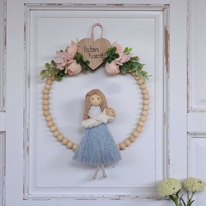 Makramé babaváró ajándék  személyre szabható figura babával, Isten hozott felirattal, barack virágokkal díszítve - otthon & életmód - babaszoba, gyerekszoba - babaszoba dekoráció - Meska.hu Makramé babaváró ajándék  személyre szabható figura babával, Isten hozott felirattal, barack virágokkal díszítve - otthon & életmód - babaszoba, gyerekszoba - babaszoba dekoráció - Meska.hu