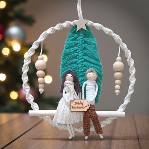 Személyre szabható makramé pár  karácsonyi ajándék fenyőfával és Boldog Karácsonyt táblácskával - karácsony - karácsonyi lakásdekoráció - karácsonyi lakásdíszek - Meska.hu Személyre szabható makramé pár  karácsonyi ajándék fenyőfával és Boldog Karácsonyt táblácskával - karácsony - karácsonyi lakásdekoráció - karácsonyi lakásdíszek - Meska.hu