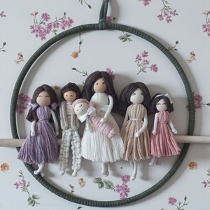 Karácsonyi ajándék  személyre szabott makramé családi portré karikán (25 cm) - karácsony - karácsonyi lakásdekoráció - karácsonyi lakásdíszek - Meska.hu