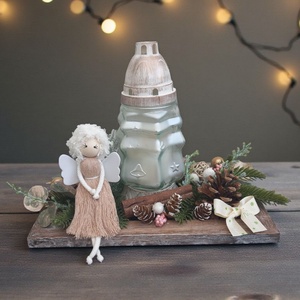 Kültéri karácsonyi asztaldísz - makramé angyallal, mécsessel és természetes színekben, arany csillogással - karácsony - karácsonyi kültéri dekoráció - Meska.hu