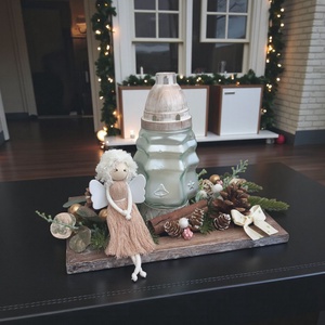 Kültéri karácsonyi asztaldísz - makramé angyallal, mécsessel és természetes színekben, arany csillogással - karácsony - karácsonyi kültéri dekoráció - Meska.hu