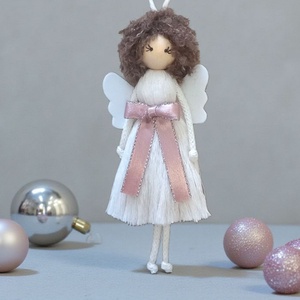 Makramé angyal karácsonyfadísz  kócos hajjal, elegáns masnival és filc szárnnyal, Karácsony, Karácsonyi lakásdekoráció, Karácsonyfadíszek, Baba-és bábkészítés, MESKA